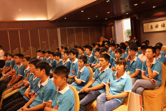 �����¶���ѧ�ӹۿ���������ʦ�ֳ���ѧ