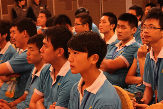 �¶���ѧ�Ӿ۾��������򺼰�˾���