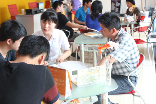 �����¶������ѧУְҵ�滮ʦΪѧ��ѡ��רҵ