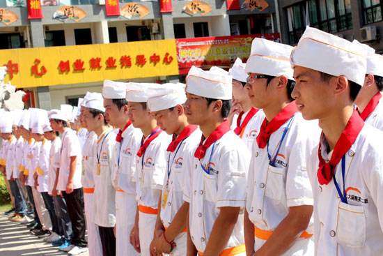 ��װ������¶������ѧУ��ѧ����