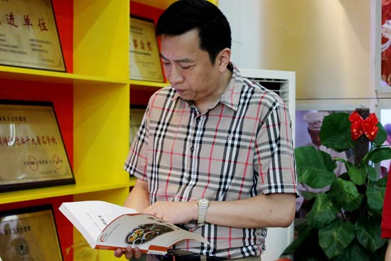 �񸱾ֳ��ڷ�����У������д���°�̲�