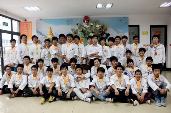 �����¶������ѧУ�����Ӣ�İ�ȫ��ѧ����Ӱ