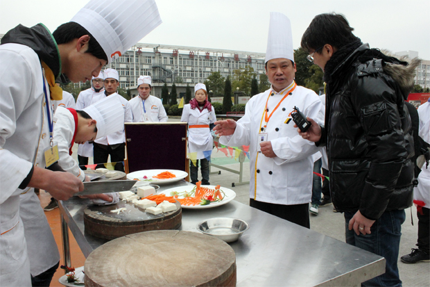 台湾三立电视台采访我校烹饪大师