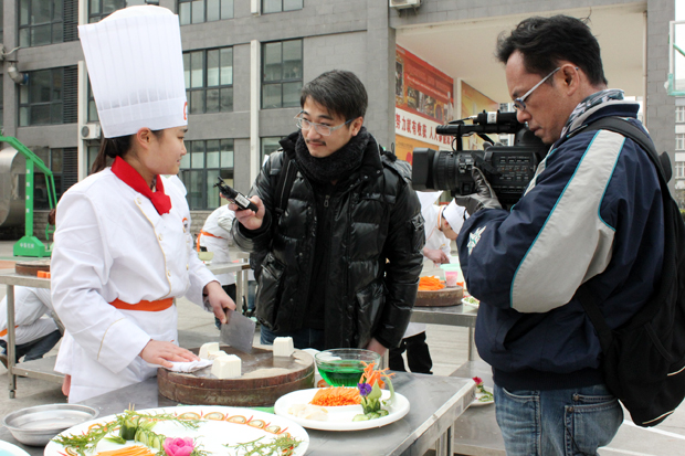 台湾三立电视台参访我校大厨班选手