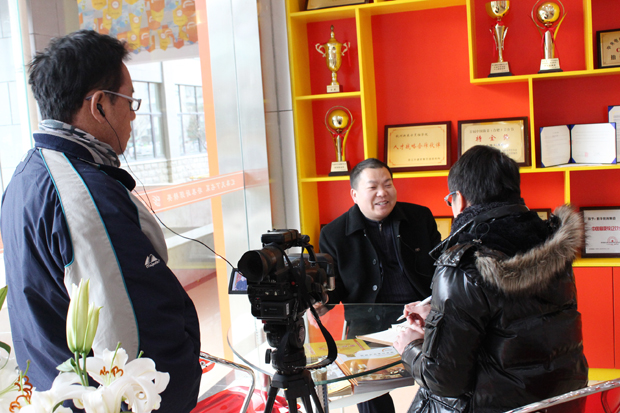 台湾三立电视台采访我校领导