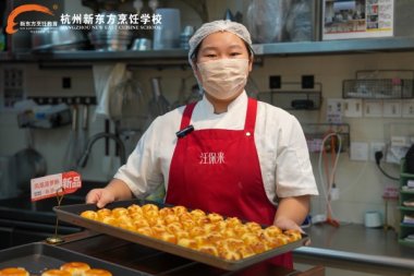 当初的腼腆少女已经在汪保来独当一面啦