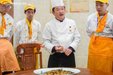 楼外楼厨师长走进杭州新东方,手把手传授西湖醋鱼绝技